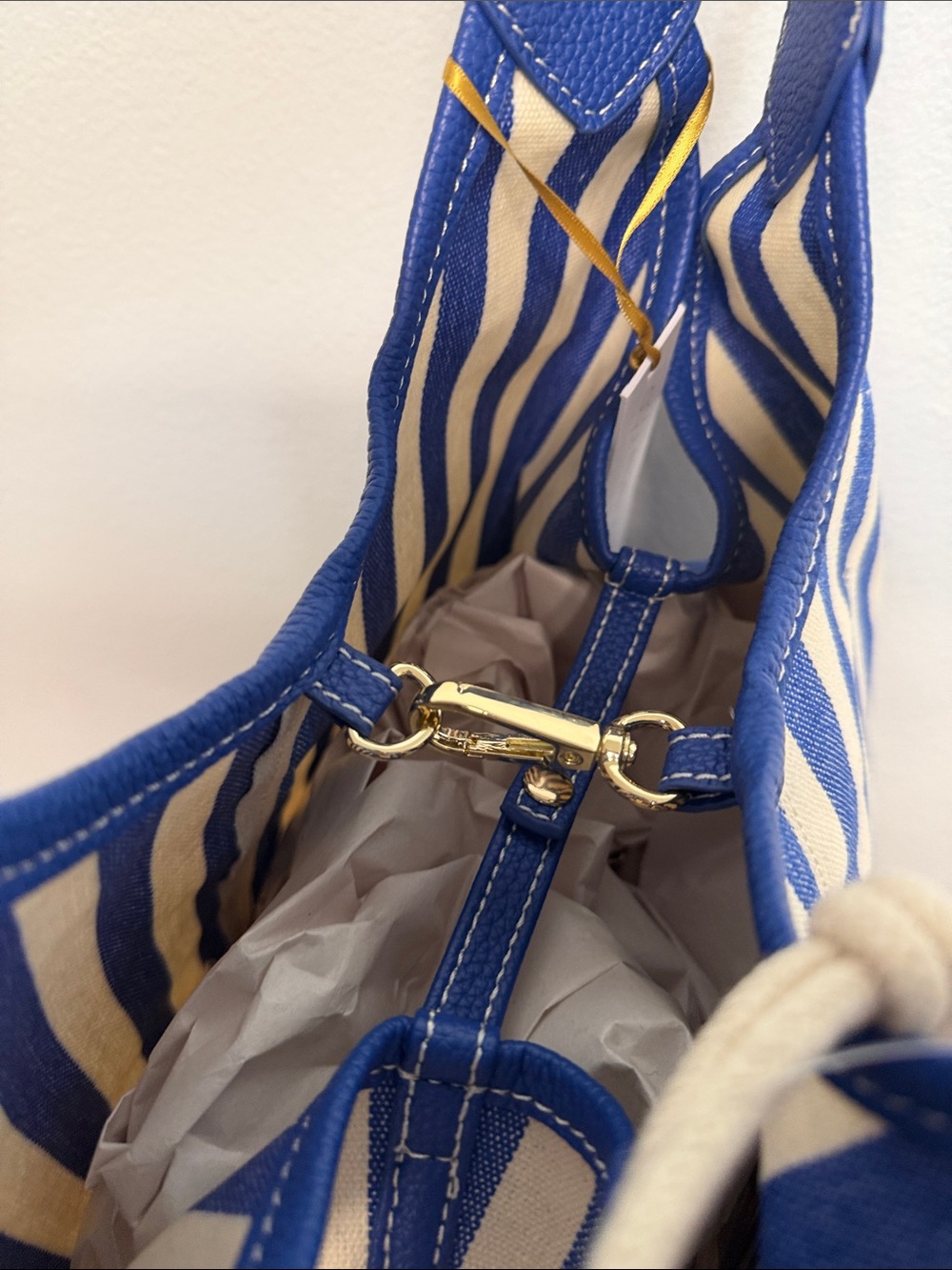 House of Harlow 1960 | Striped Bucket Bag w/ Fish Rope Bag Charm - Picture 9 of 11